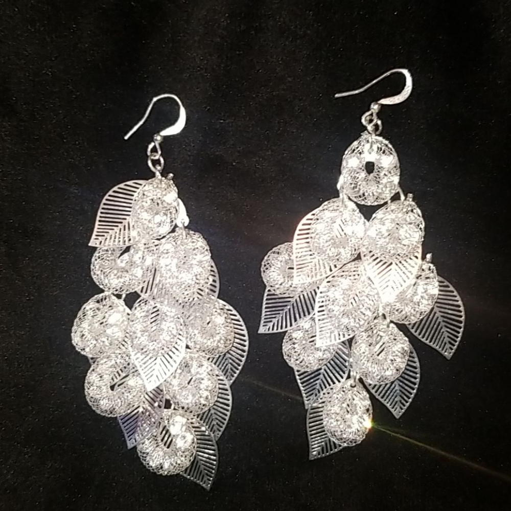 Earings - Picture 2 of 2